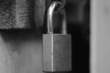 Haga click para ver la imagen ampliada locked out.jpg